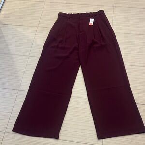 Women’s Wide-Leg Burgundy Pleated Trousers. Size 6. NWT